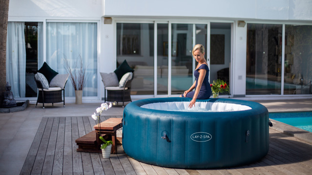 Inflatable hot tub with Wifi App compatibility